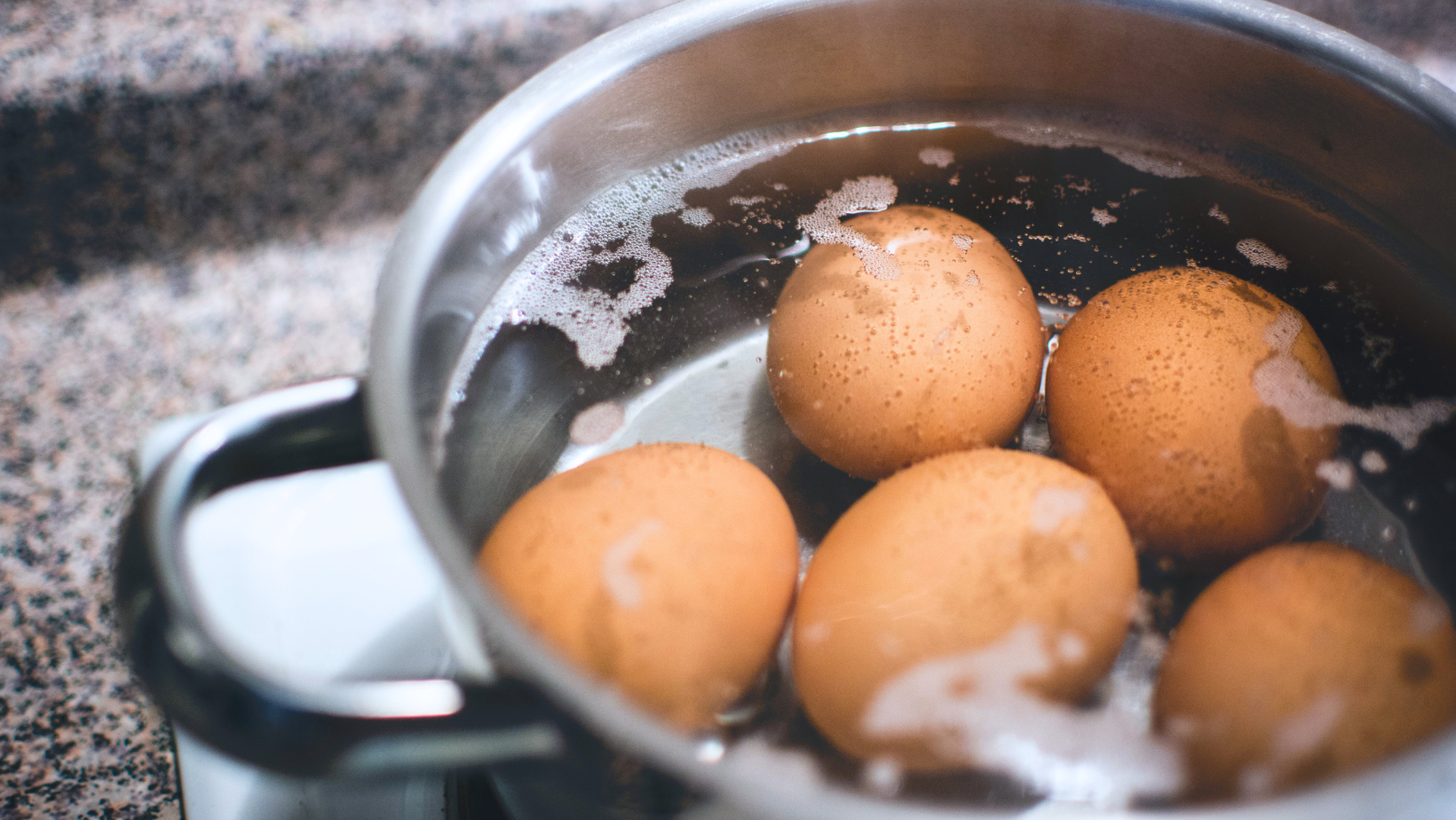 Boiling eggs in the pot